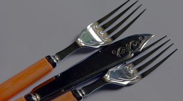 Miscellaneous flatware made of stainless steel and plastic.