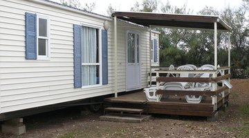 A clean exterior lets visitors know you care about your home.
