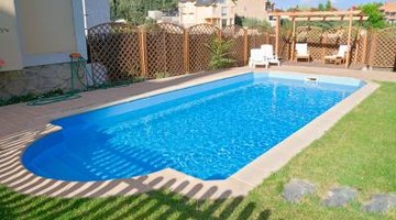 There are many different types of safety fences.