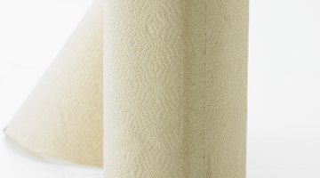 Absorbent paper towels help remove stain moisture.