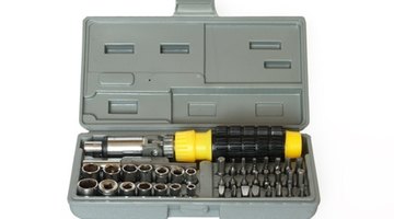 Remove the slat by unscrewing the screws from the brackets.